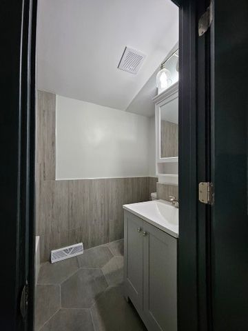 1813 Dodge Avenue, Evanston, IL 60201