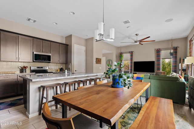 901 S SMITH Road 1035, Tempe, AZ 85281