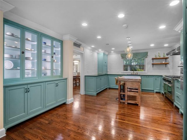811 N LAKE ADAIR BOULEVARD, Orlando, FL 32804