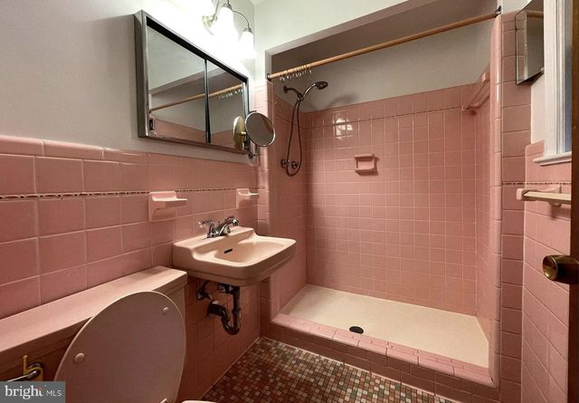 3637 38TH ST N, Arlington, VA 22207