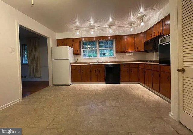 3637 38TH ST N, Arlington, VA 22207