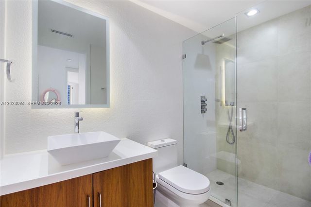 888 Brickell Key Dr 712, Miami, FL 33131
