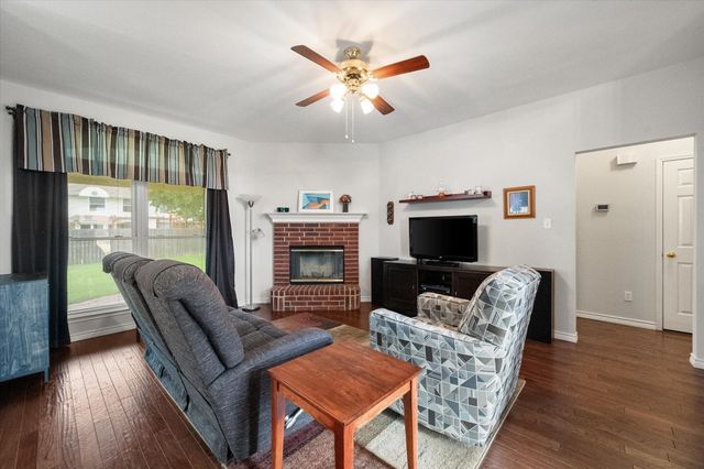 6222 St Leonard Drive, Arlington, TX 76001