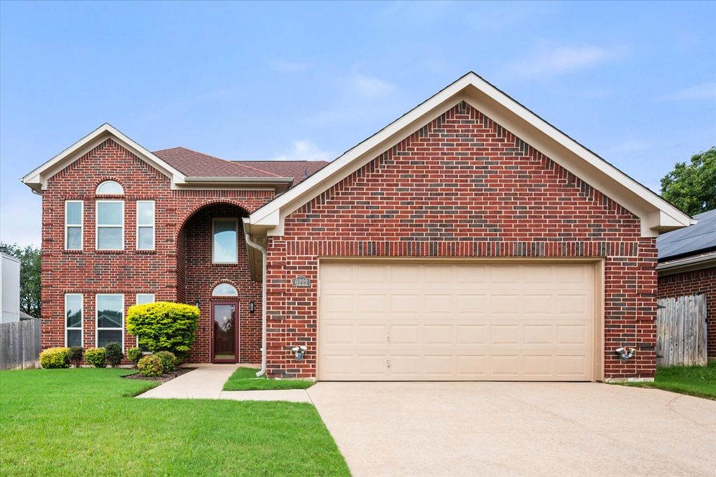 6222 St Leonard Drive, Arlington, TX 76001