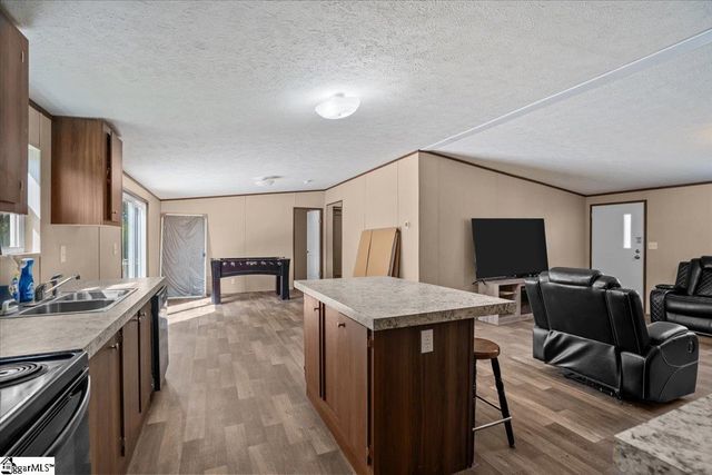 324 Cherokee Falls Road, Blacksburg, SC 29702