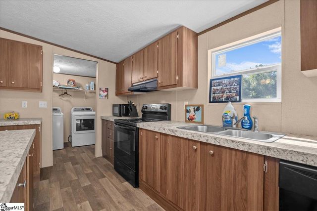 324 Cherokee Falls Road, Blacksburg, SC 29702