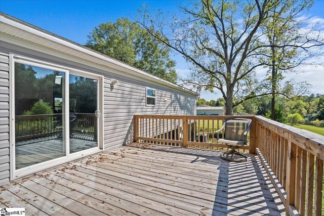 324 Cherokee Falls Road, Blacksburg, SC 29702