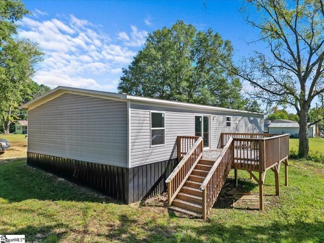 324 Cherokee Falls Road, Blacksburg, SC 29702