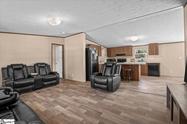 324 Cherokee Falls Road, Blacksburg, SC 29702