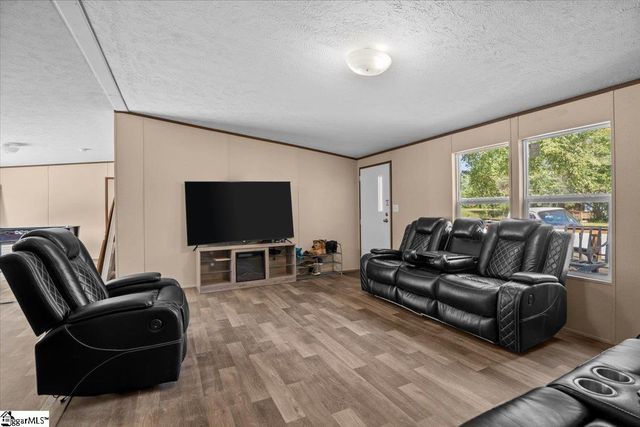 324 Cherokee Falls Road, Blacksburg, SC 29702