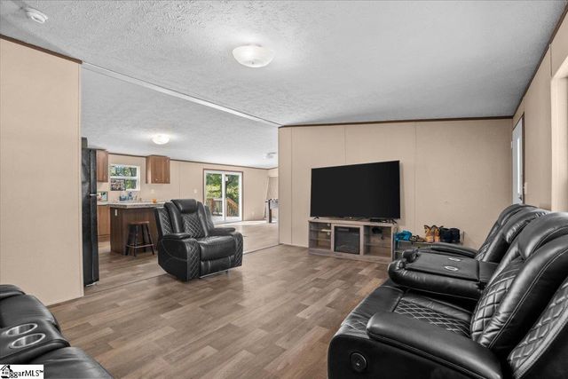 324 Cherokee Falls Road, Blacksburg, SC 29702