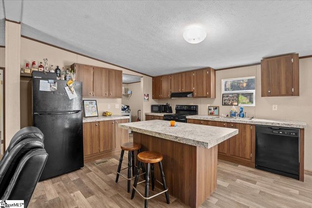 324 Cherokee Falls Road, Blacksburg, SC 29702