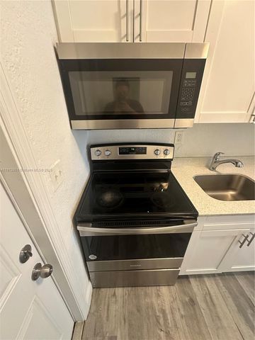 5511 SW 20th St 1-8, West Park, FL 33023