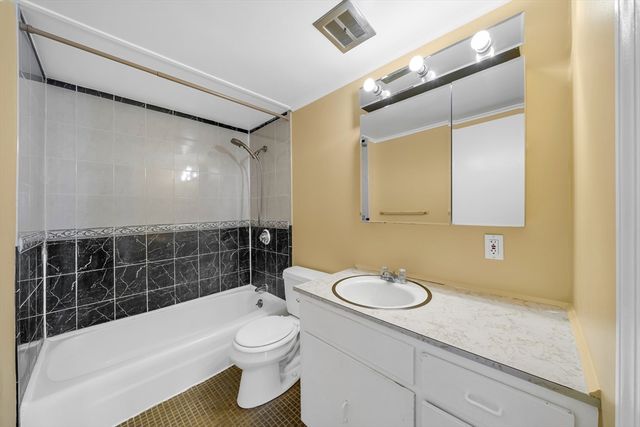 27 Alpine St 11, Malden, MA 02148