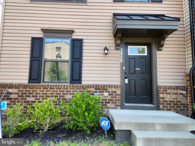 1315 TRESTLE DR, Fredericksburg, VA 22401