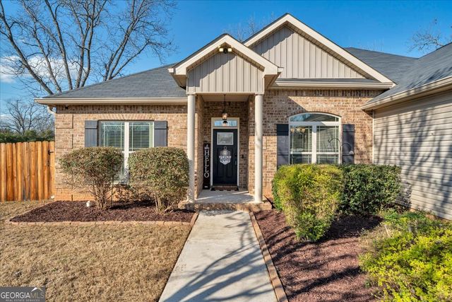 102 McEwen Court, Perry, GA 31069