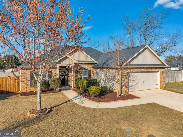 102 McEwen Court, Perry, GA 31069