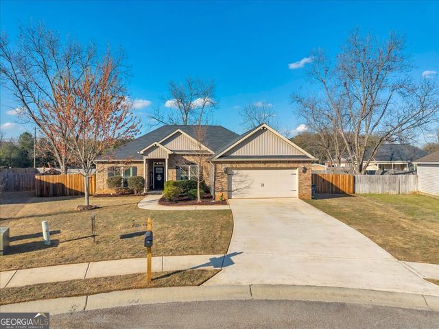 102 McEwen Court, Perry, GA 31069