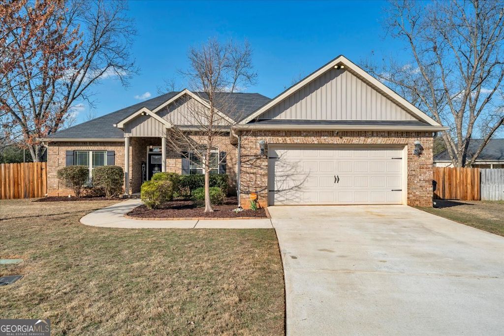 102 McEwen Court, Perry, GA 31069