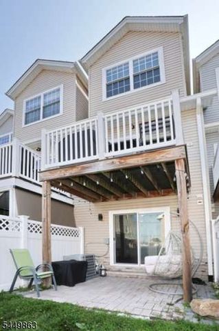 93 Prospect St, Garfield City, NJ 07026