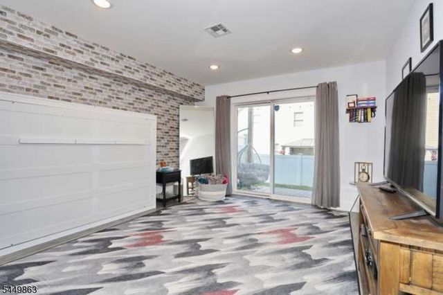93 Prospect St, Garfield City, NJ 07026