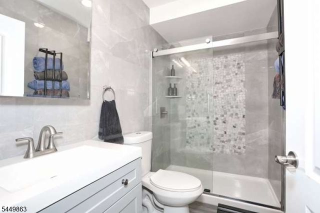 93 Prospect St, Garfield City, NJ 07026