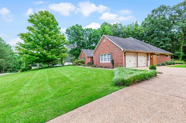 65 King Arthur Dr, Paris, TN 38242