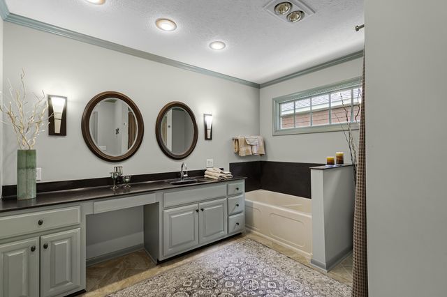 65 King Arthur Dr, Paris, TN 38242