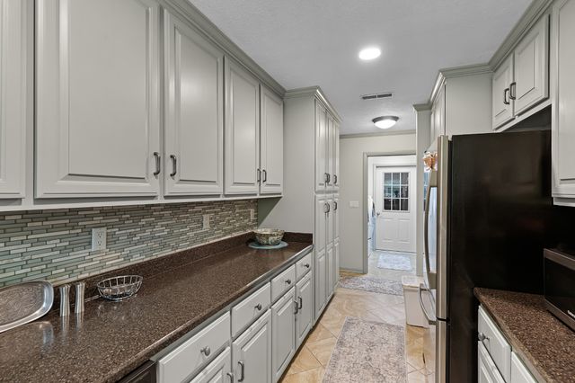 65 King Arthur Dr, Paris, TN 38242