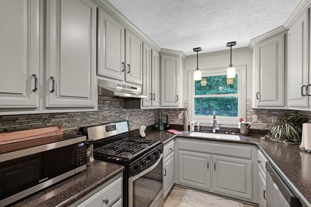 65 King Arthur Dr, Paris, TN 38242