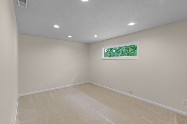 65 King Arthur Dr, Paris, TN 38242