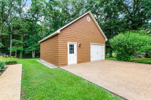 65 King Arthur Dr, Paris, TN 38242