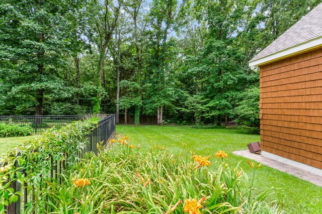 65 King Arthur Dr, Paris, TN 38242