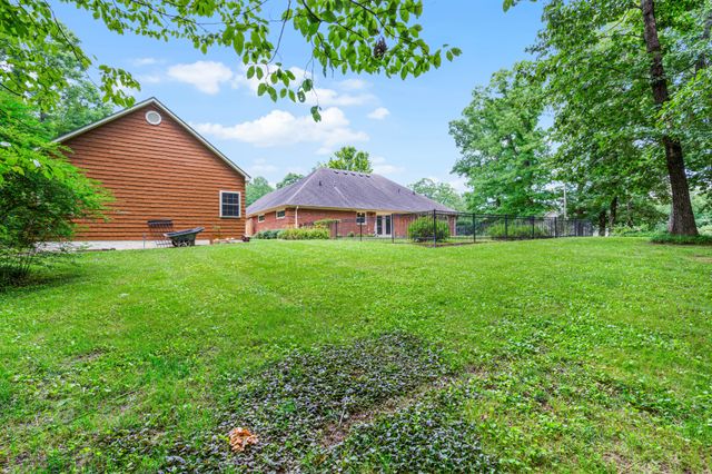 65 King Arthur Dr, Paris, TN 38242