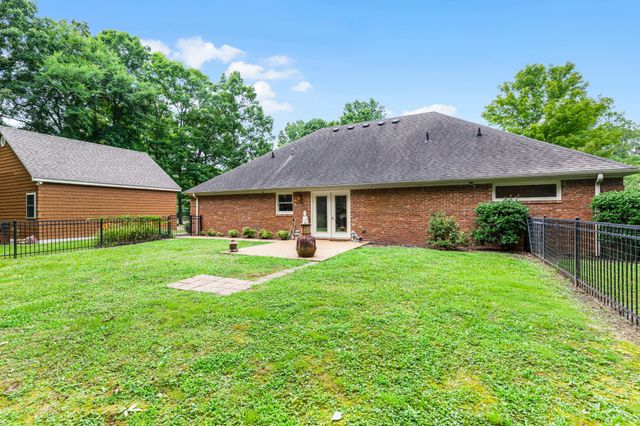 65 King Arthur Dr, Paris, TN 38242