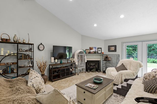 65 King Arthur Dr, Paris, TN 38242