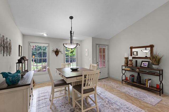 65 King Arthur Dr, Paris, TN 38242