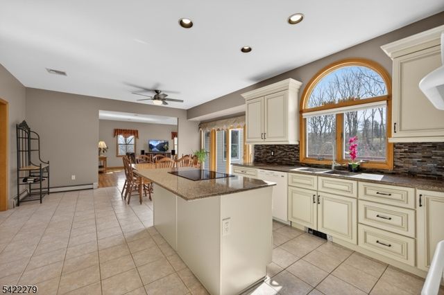 4 Pueblo Trl, Vernon Twp., NJ 07462
