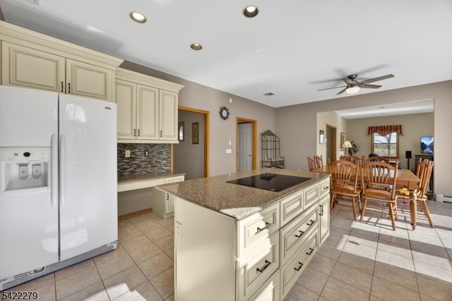 4 Pueblo Trl, Vernon Twp., NJ 07462