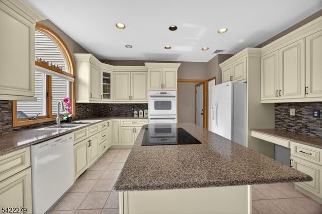 4 Pueblo Trl, Vernon Twp., NJ 07462