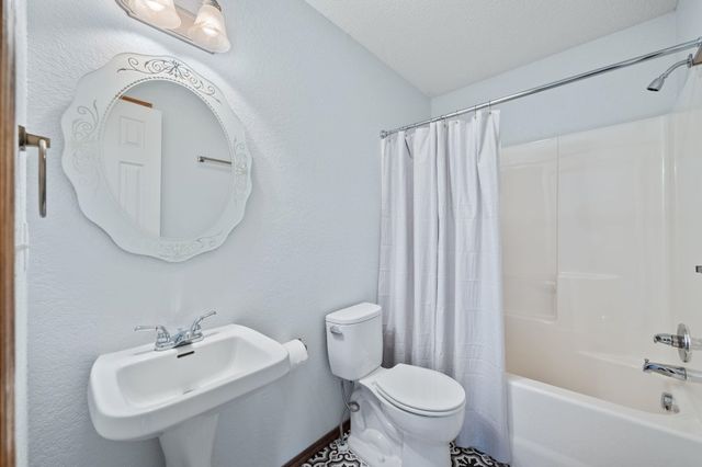 10913 E Longlake St, Wichita, KS 67207