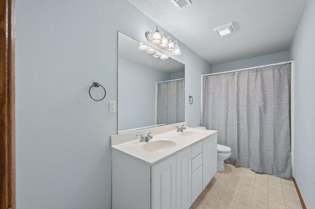 10913 E Longlake St, Wichita, KS 67207