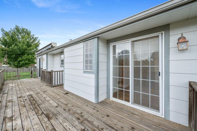 10913 E Longlake St, Wichita, KS 67207