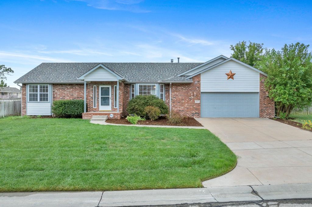 10913 E Longlake St, Wichita, KS 67207