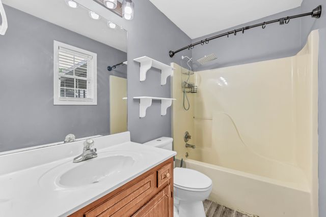 2655 Derby Dr, Clarksville, TN 37040