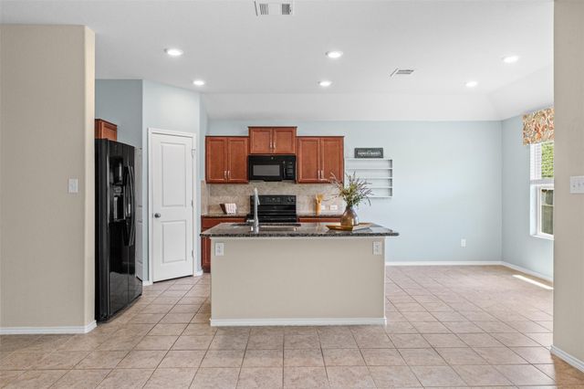 912 Wolcott DR, Leander, TX 78641