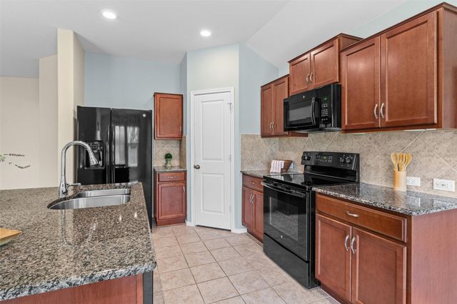 912 Wolcott DR, Leander, TX 78641