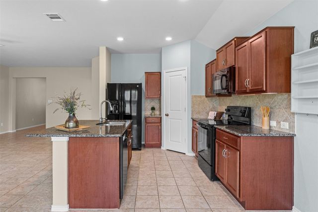 912 Wolcott DR, Leander, TX 78641