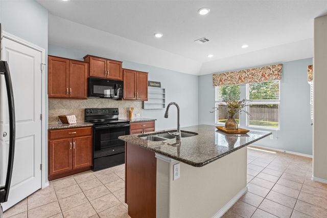 912 Wolcott DR, Leander, TX 78641