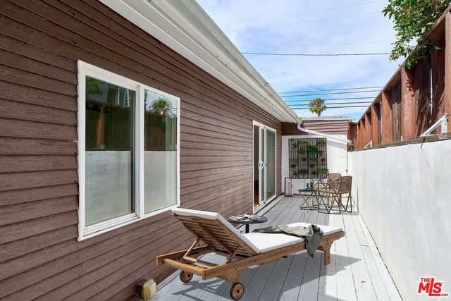 1141 Cabrillo Avenue, Venice, CA 90291